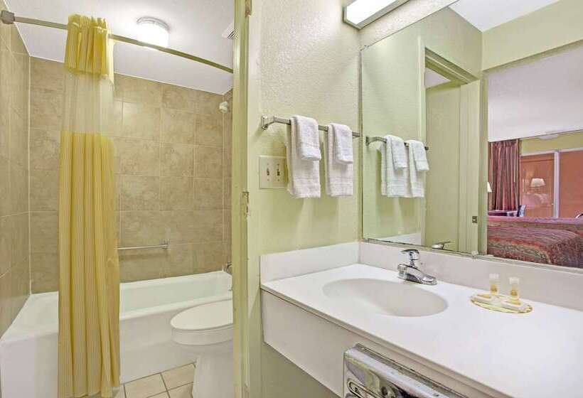 فندق Days Inn By Wyndham Benson