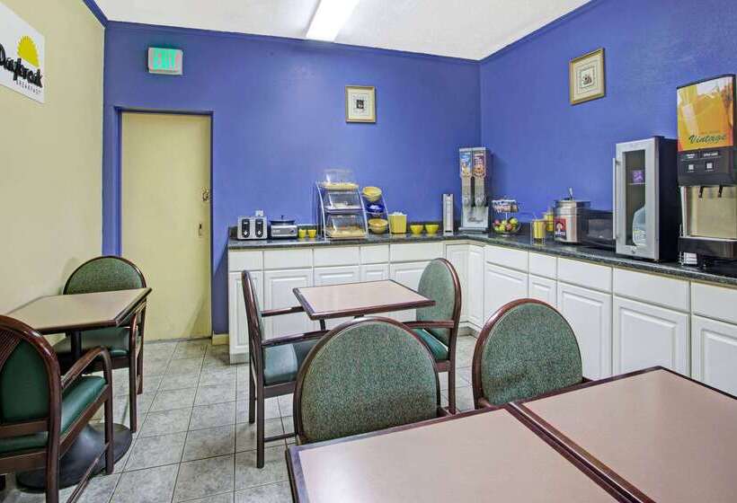 فندق Days Inn By Wyndham Benson