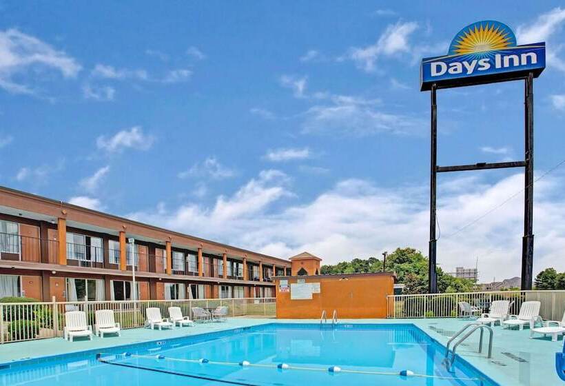 فندق Days Inn By Wyndham Benson