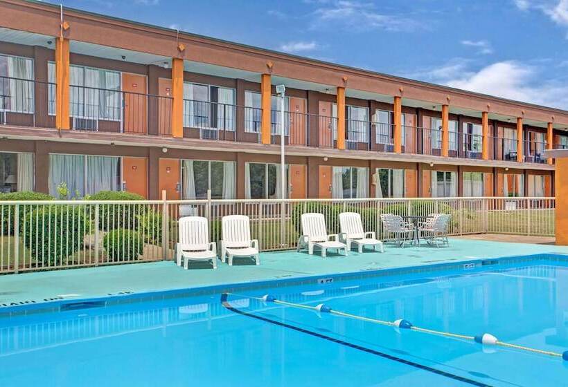 فندق Days Inn By Wyndham Benson