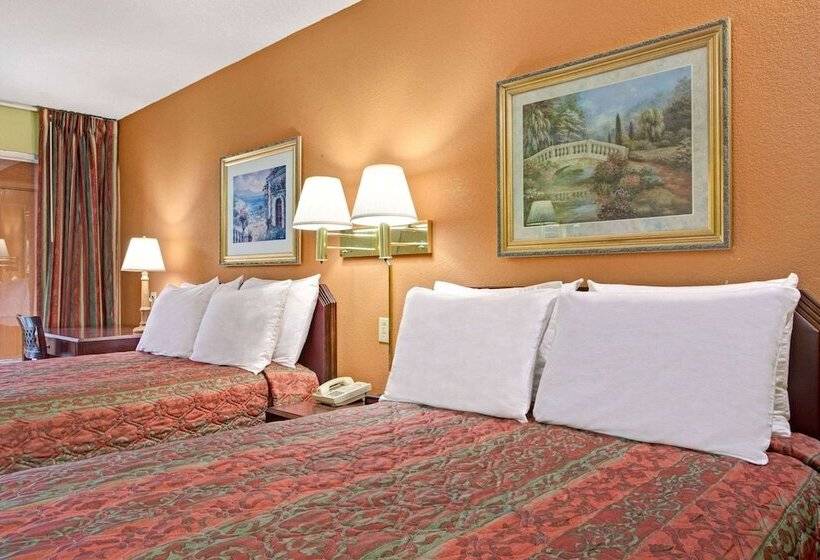 فندق Days Inn By Wyndham Benson