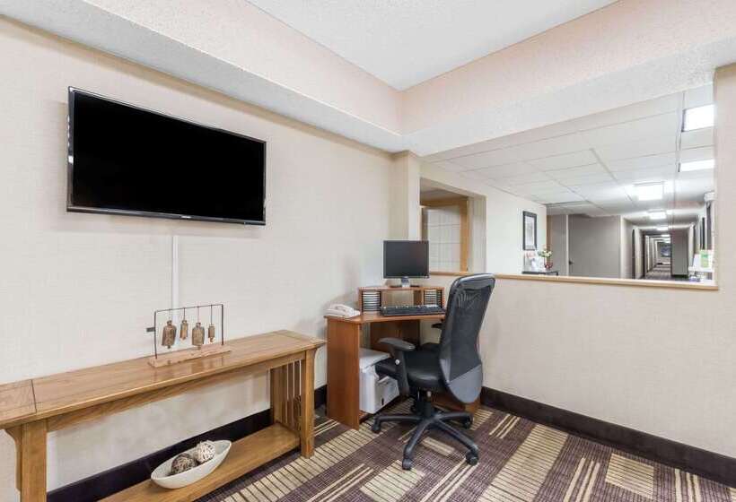 בית מלון כפרי Days Inn By Wyndham Bismarck