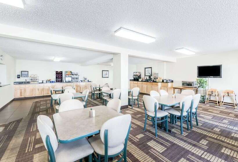 בית מלון כפרי Days Inn By Wyndham Bismarck