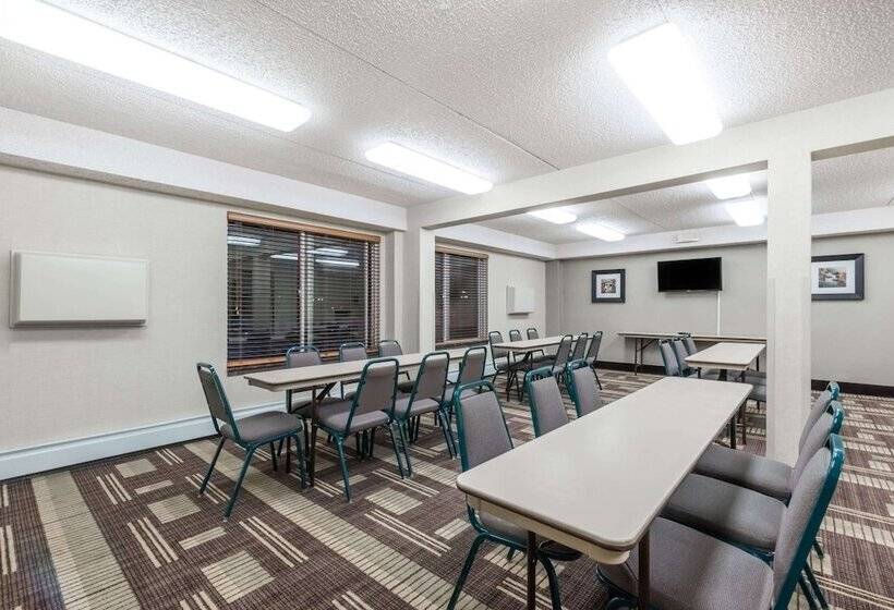 בית מלון כפרי Days Inn By Wyndham Bismarck