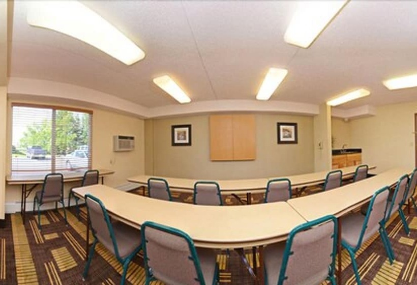 בית מלון כפרי Days Inn By Wyndham Bismarck