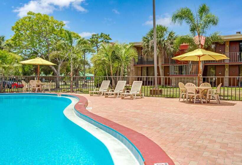 酒店 Days Inn By Wyndham Bradenton  Near The Gulf