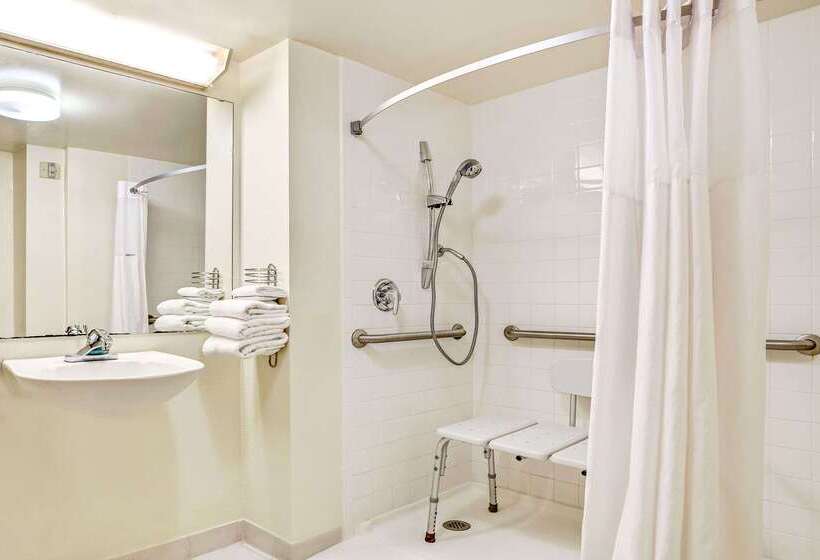 酒店 Days Inn By Wyndham Bradenton  Near The Gulf