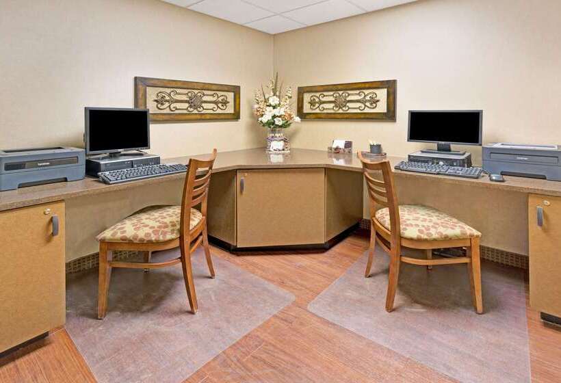 בית מלון כפרי Days Inn By Wyndham Cheyenne