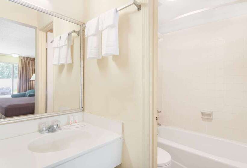 Отель Days Inn By Wyndham Christiansburg