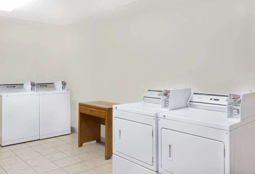 Отель Days Inn By Wyndham Christiansburg