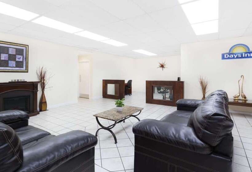 Отель Days Inn By Wyndham Christiansburg