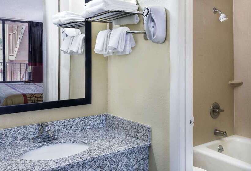 هتل Days Inn By Wyndham Columbus North Fort Moore