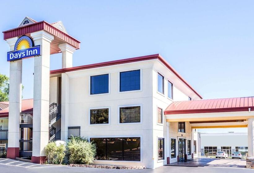 هتل Days Inn By Wyndham Dalton