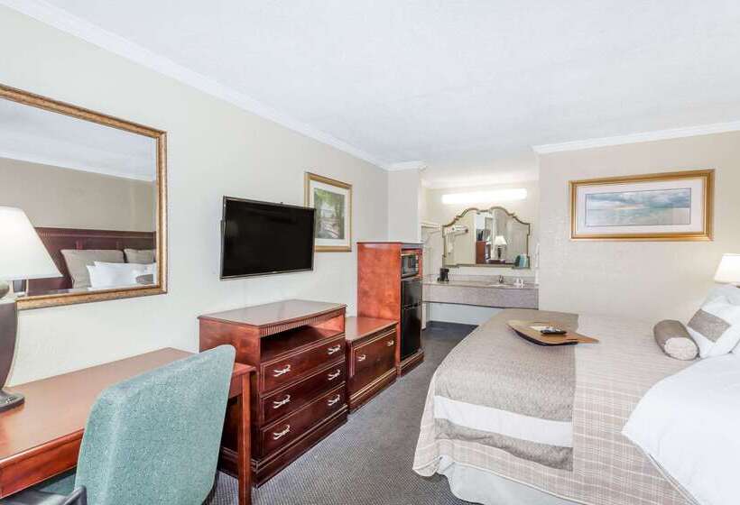 هتل Days Inn By Wyndham Destin