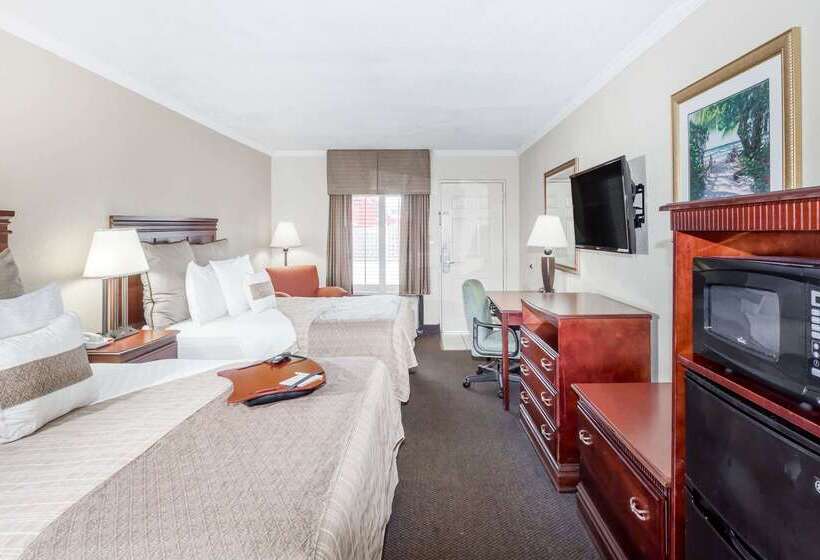 Отель Days Inn By Wyndham Destin