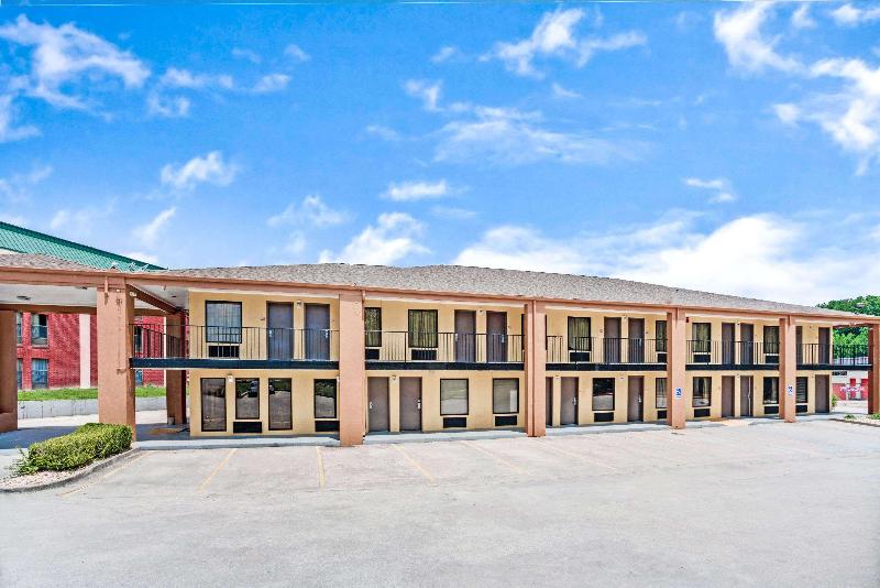 בית מלון כפרי Days Inn By Wyndham Douglasville Atlanta Fairburn Road