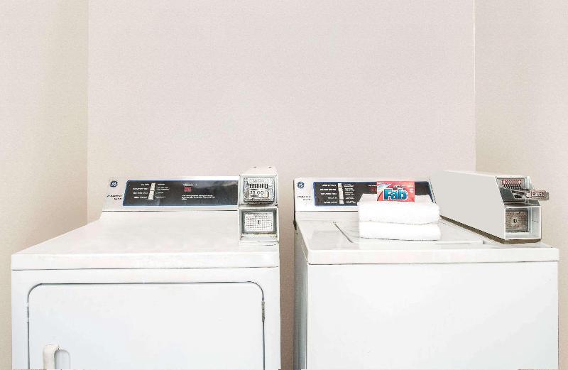 בית מלון כפרי Days Inn By Wyndham Douglasville Atlanta Fairburn Road