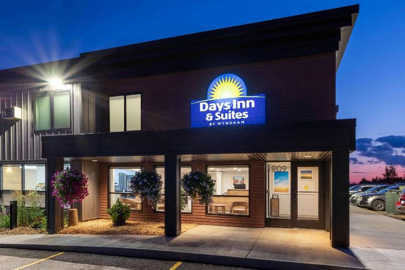 בית מלון כפרי Days Inn & Suites By Wyndham Duluth By The Mall