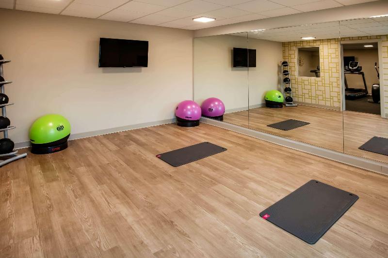 בית מלון כפרי Days Inn & Suites By Wyndham Duluth By The Mall