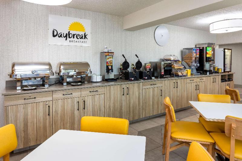 בית מלון כפרי Days Inn & Suites By Wyndham Duluth By The Mall