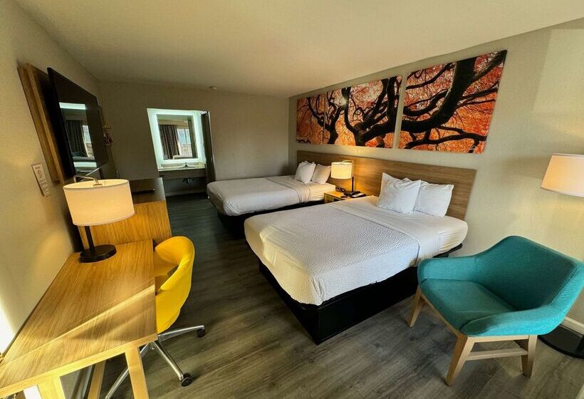 فندق Days Inn By Wyndham Emporia