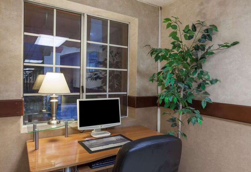 هتل Days Inn By Wyndham Flagstaff I40