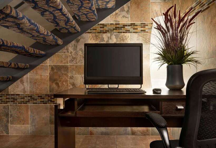 호텔 Days Inn By Wyndham Fort Collins