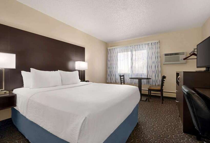 هتل Days Inn By Wyndham Fort Collins