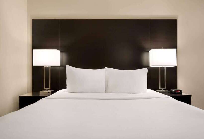 호텔 Days Inn By Wyndham Fort Collins