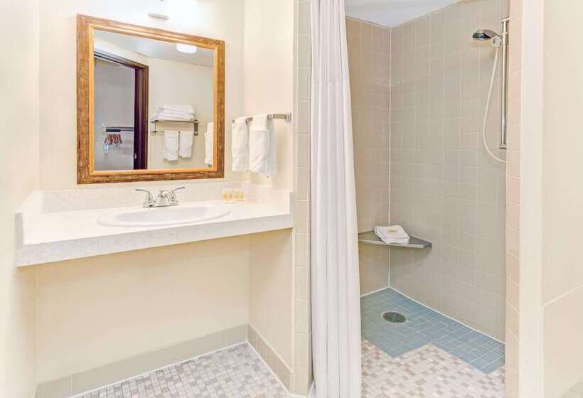 호텔 Days Inn By Wyndham Fort Collins