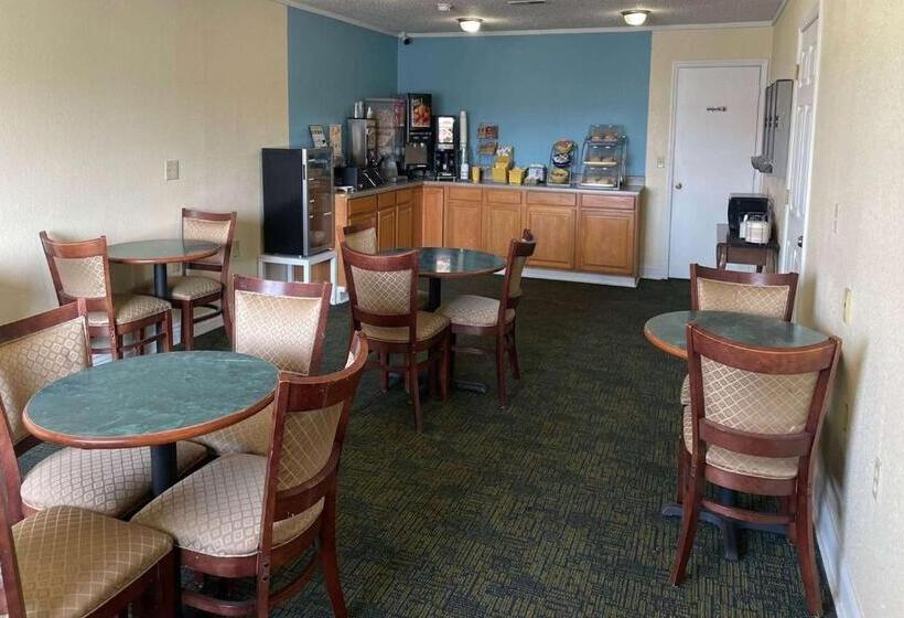 בית מלון כפרי Days Inn By Wyndham Hannibal