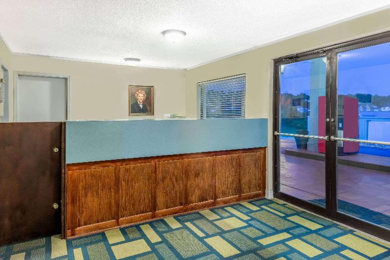 בית מלון כפרי Days Inn By Wyndham Hannibal