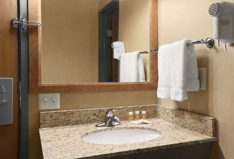 هتل Days Inn By Wyndham Helena