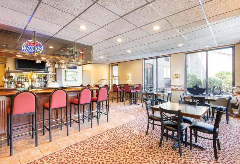 فندق Days Inn By Wyndham Hillsborough