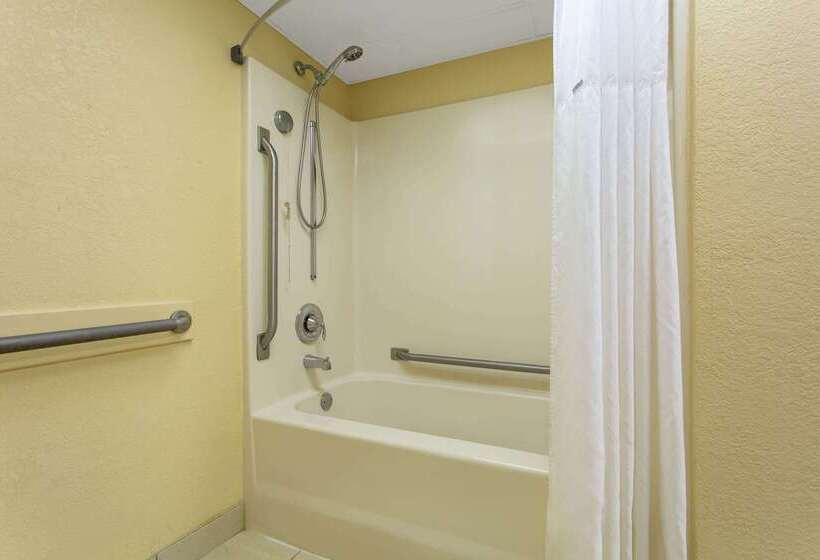 فندق Days Inn By Wyndham Hillsborough