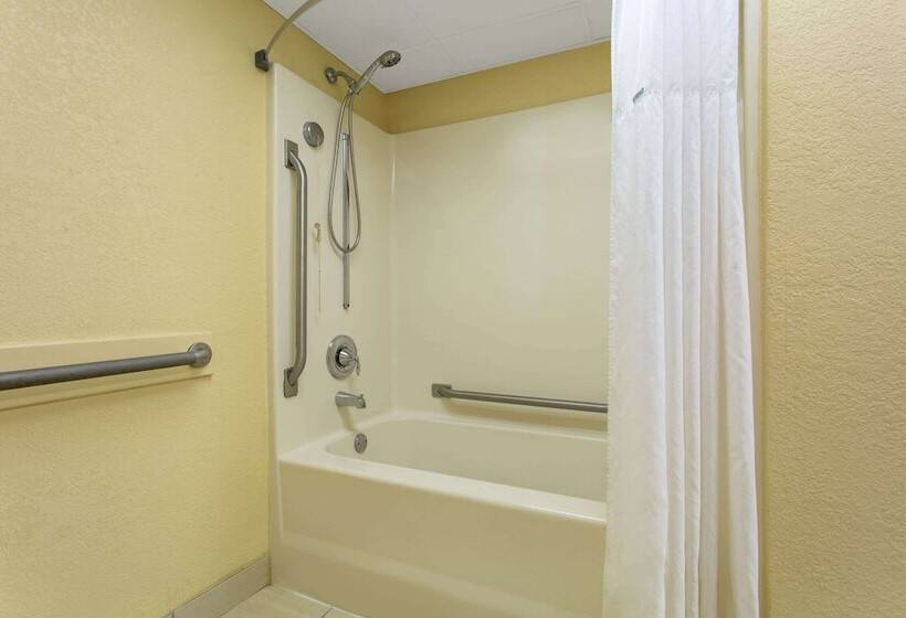 ホテル Days Inn By Wyndham Hillsborough
