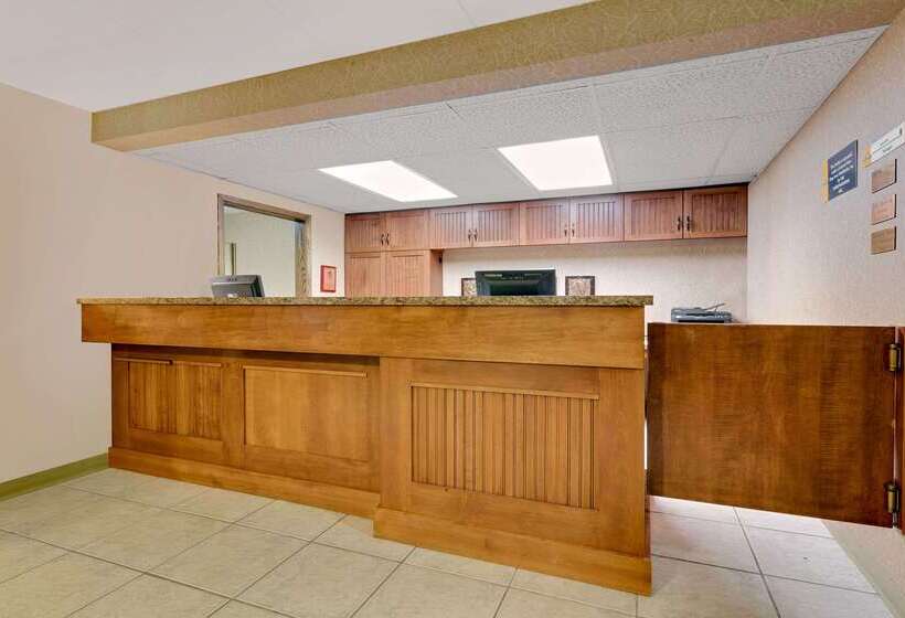 בית מלון כפרי Days Inn By Wyndham International Falls