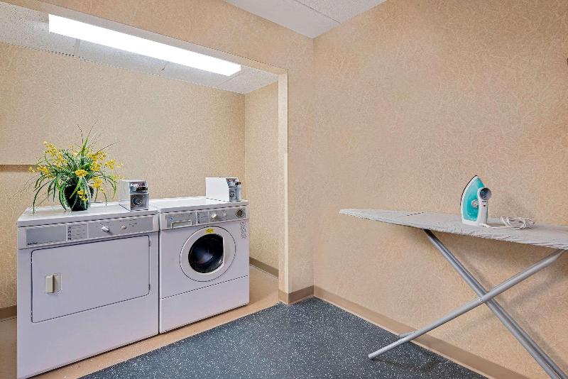 בית מלון כפרי Days Inn By Wyndham International Falls