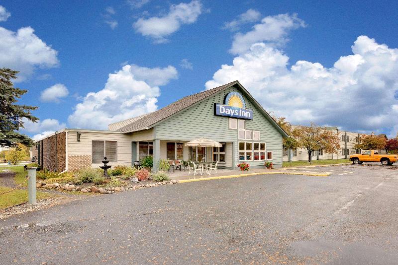 בית מלון כפרי Days Inn By Wyndham International Falls