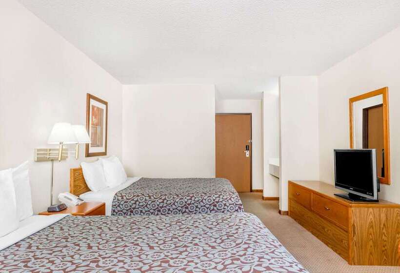 בית מלון כפרי Days Inn By Wyndham Iron Mountain