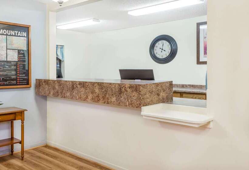 בית מלון כפרי Days Inn By Wyndham Iron Mountain