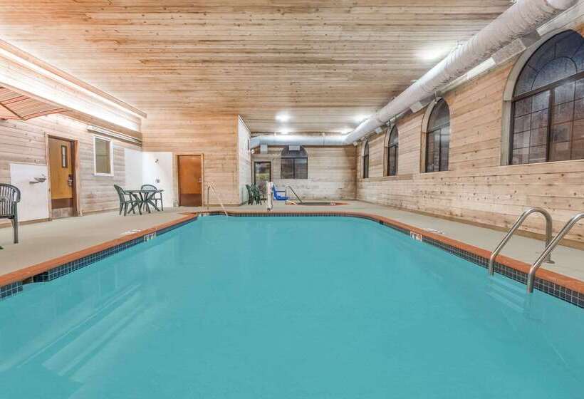 בית מלון כפרי Days Inn By Wyndham Iron Mountain