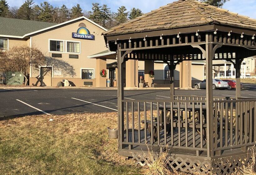 בית מלון כפרי Days Inn By Wyndham Iron Mountain