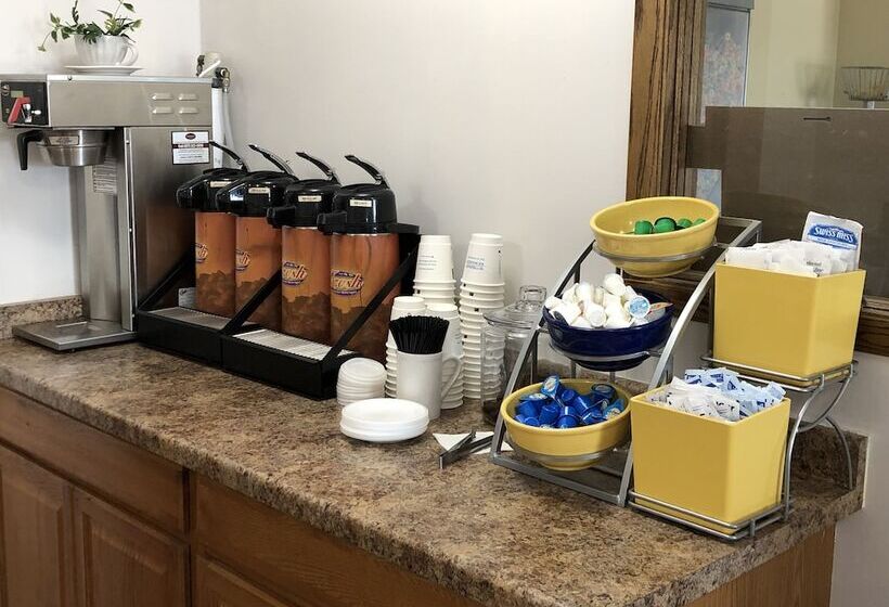 בית מלון כפרי Days Inn By Wyndham Iron Mountain