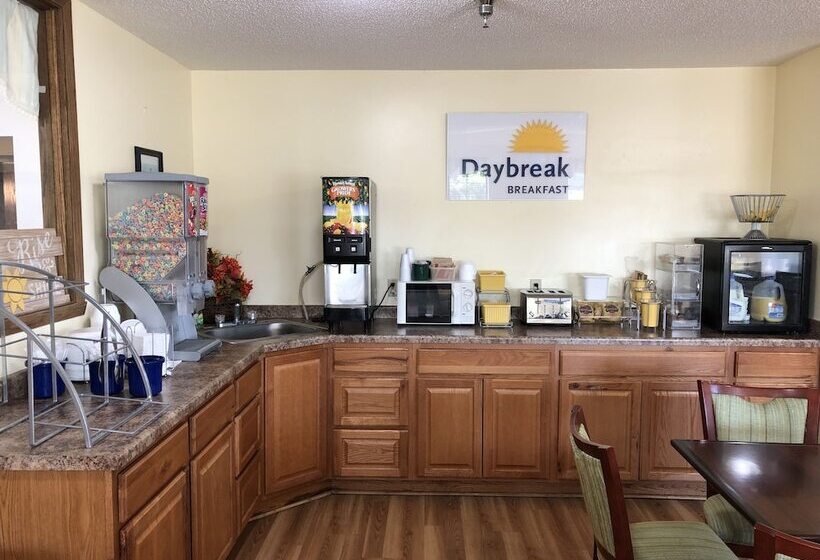 בית מלון כפרי Days Inn By Wyndham Iron Mountain