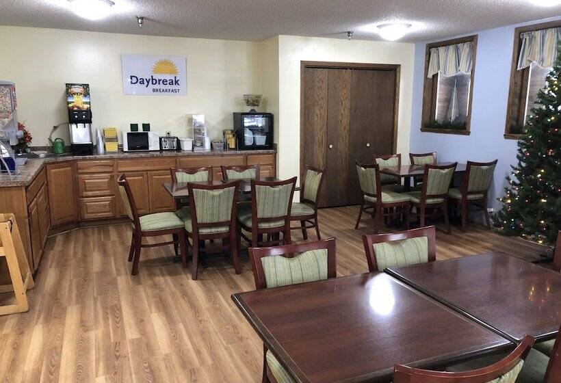 בית מלון כפרי Days Inn By Wyndham Iron Mountain