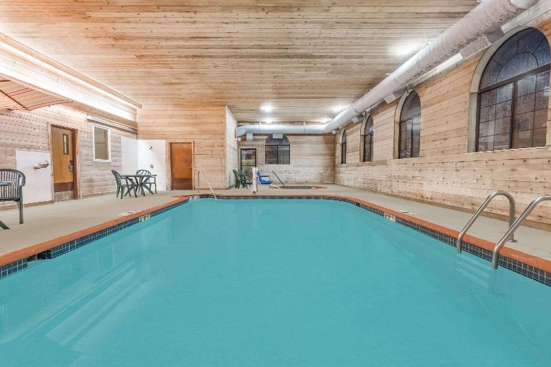 בית מלון כפרי Days Inn By Wyndham Iron Mountain