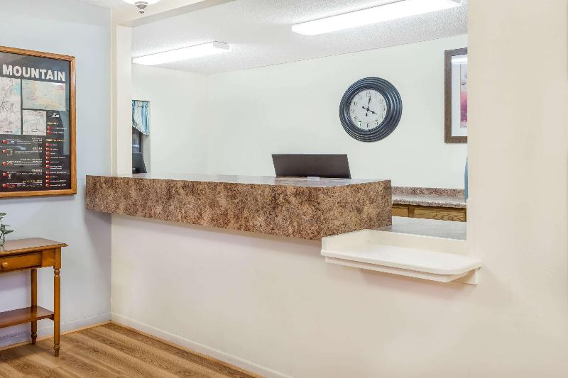 בית מלון כפרי Days Inn By Wyndham Iron Mountain