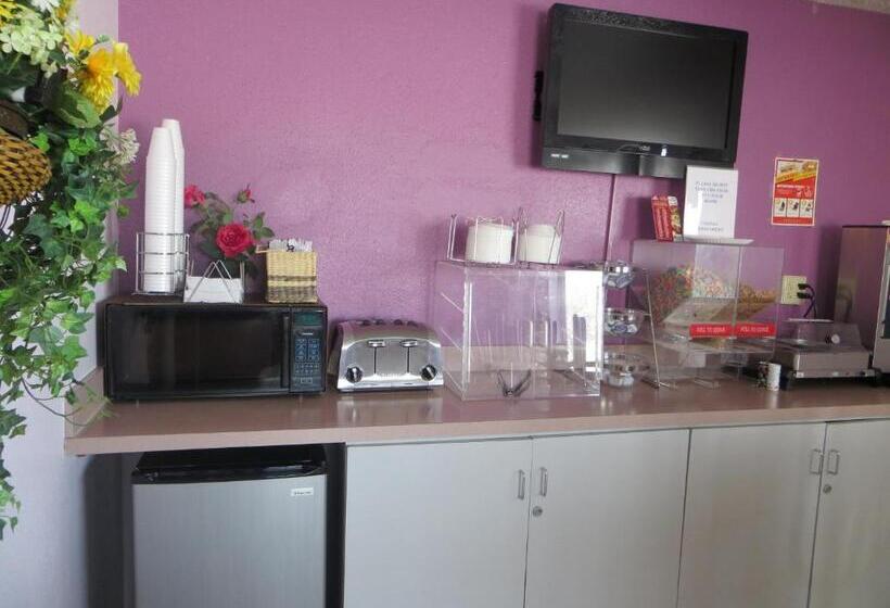 فندق Days Inn By Wyndham Kingdom City