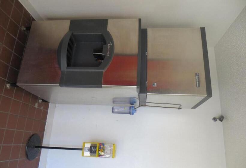 فندق Days Inn By Wyndham Kingdom City